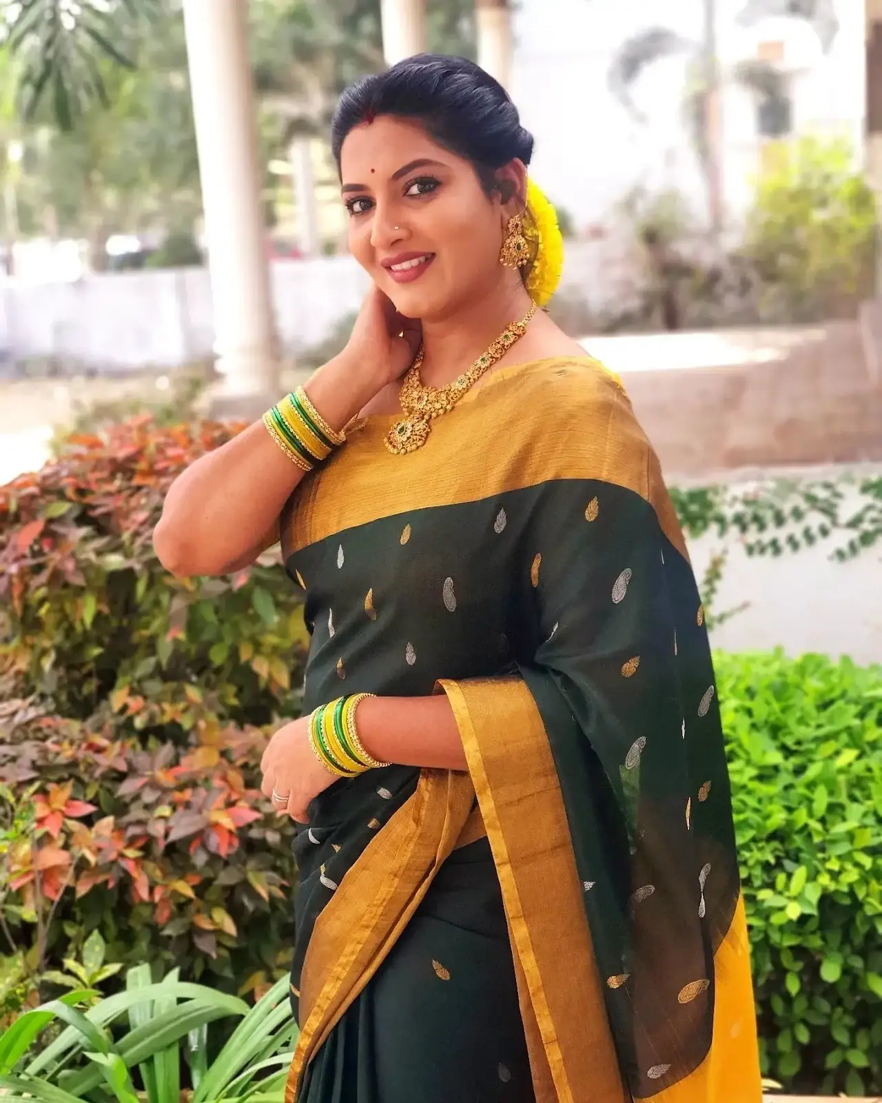 Indian TV Girl Pallavi Ramisetty Photos in Traditional Green Saree